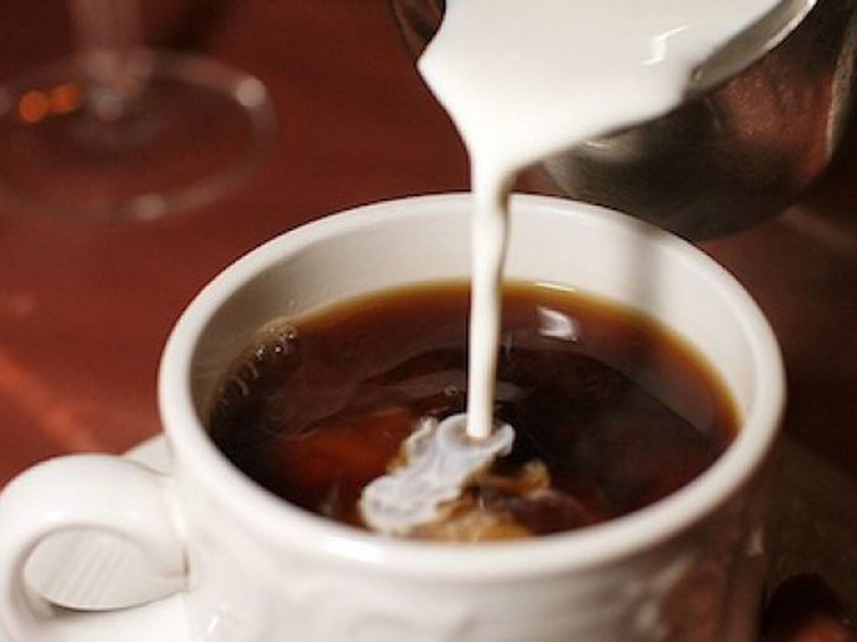 Medicii nu pun niciodată lapte în cafea, iar motivul e surprinzător – ce se întâmplă în corpul tău imediat după consum