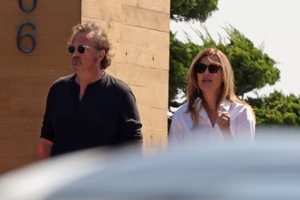 Matthew Perry, fotografiat în compania unei blonde misterioase